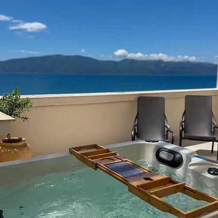 Trea - Aron Rooftop Jacuzzi Vlorë