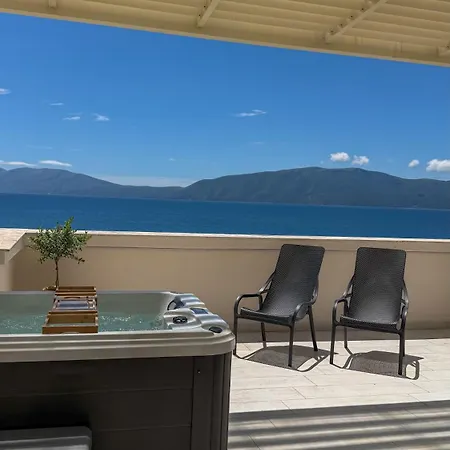 Trea - Aron Rooftop Jacuzzi *