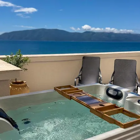 Trea - Aron Rooftop Jacuzzi * Vlorë