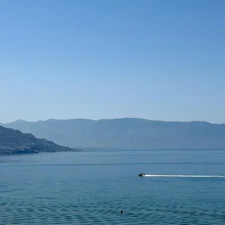 Trea - Aron Rooftop Jacuzzi Vlorë