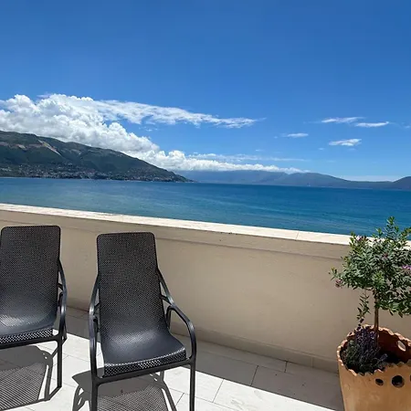 Trea - Aron Rooftop Jacuzzi Vlorë