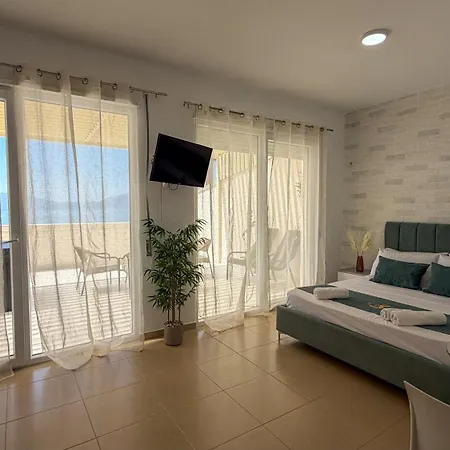 Trea - Aron Rooftop Jacuzzi 公寓 Vlorë